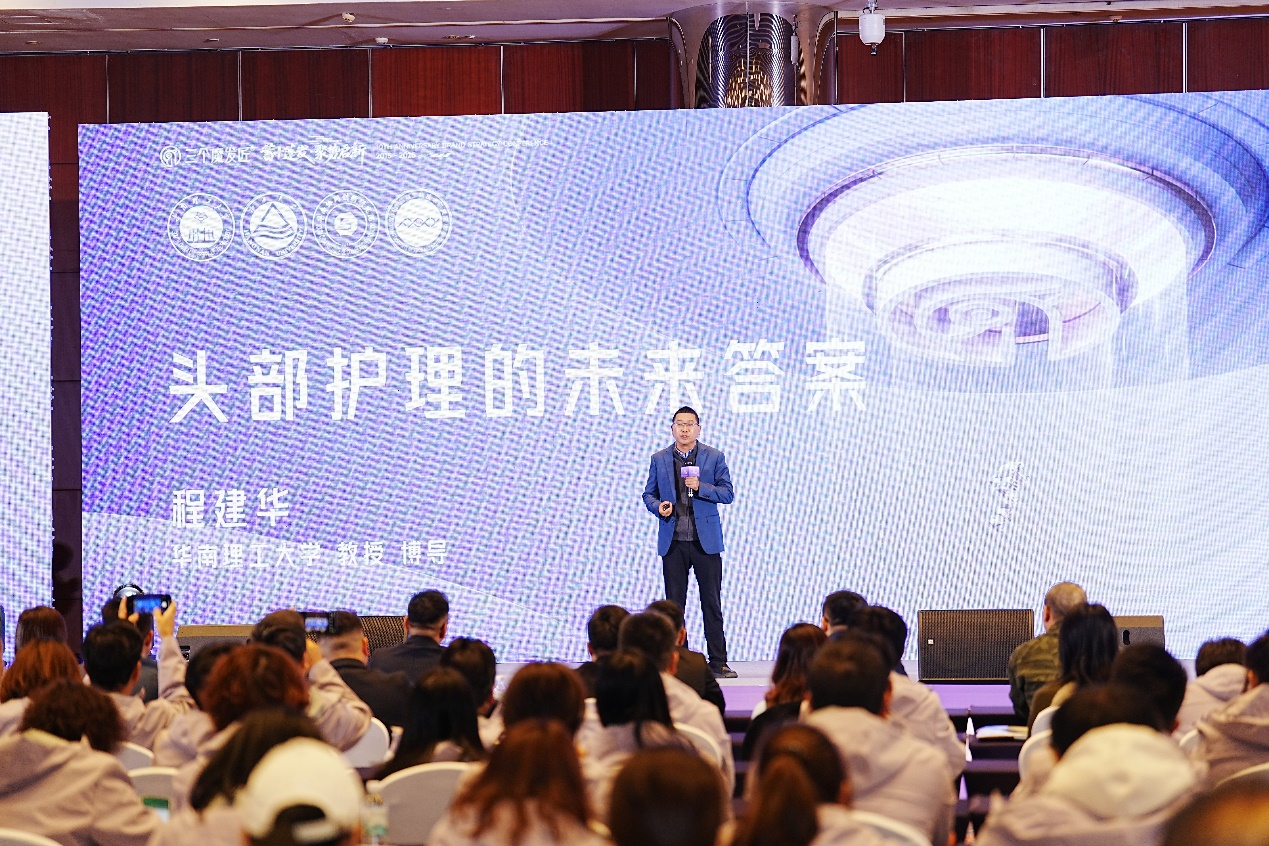 鑫莹荣三个魔发匠成功举办10周年庆典，蓄势聚能逐光前行